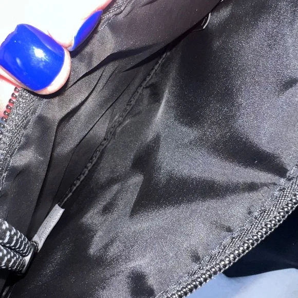 NWT🤩 |•VICTORIA'S SECRET•| Sparkly Silver Sequin Tote & Matching Make Up Bag - Picture 7 of 12